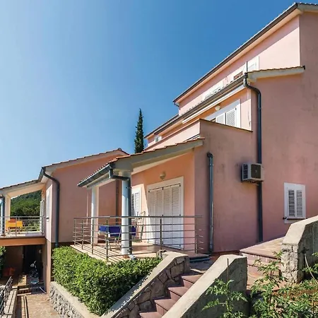 1 Bedroom Beautiful In Apartment *