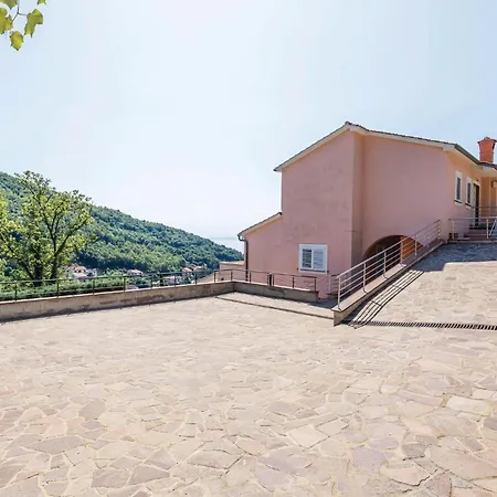 Apartment 1 Bedroom Beautiful In Moscenicka Draga