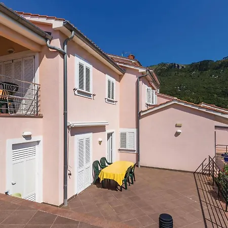 Apartment 1 Bedroom Beautiful In Mošćenička Draga